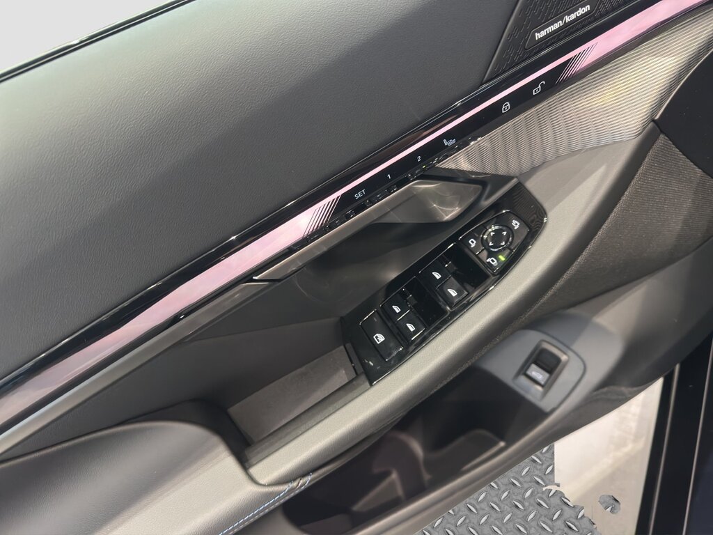 vehicle-2988090-10-3