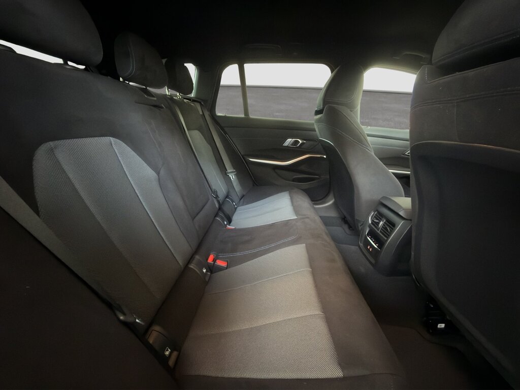 vehicle-3032985-16