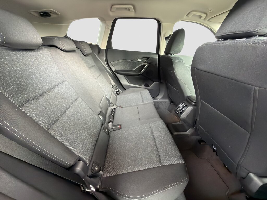 vehicle-3055930-17